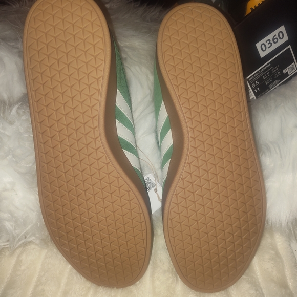 Adidas Green and White Men's Shoes - Picture 6 of 8